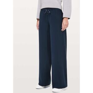 Lululemon On The Fly Pant Wide Leg 31” – True Navy – Size 2